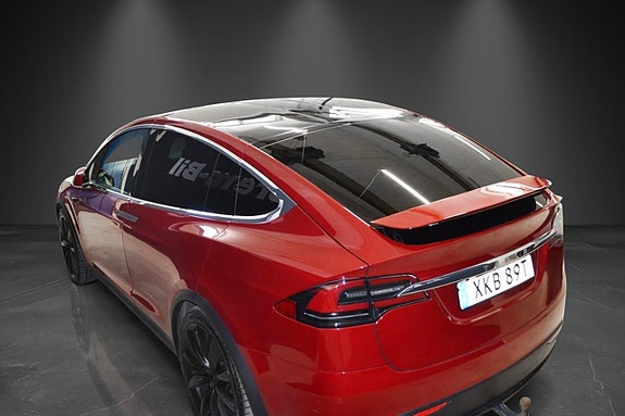 Tesla Model X 7 of 16