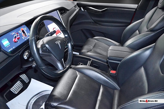 Tesla Model X 13 of 16