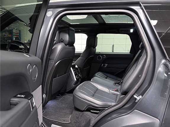 Land Rover Range Rover Sport 24 of 27