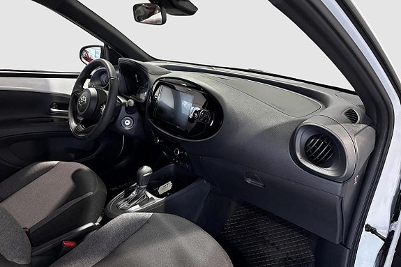 Toyota Aygo X 6 of 11