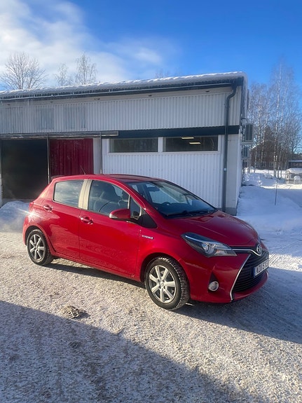 Toyota Yaris 15 of 17