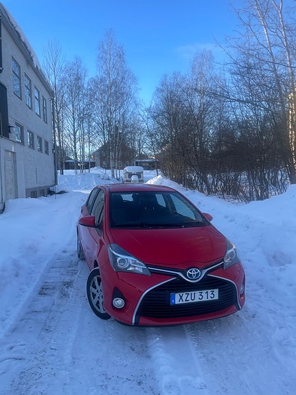 Toyota Yaris 13 of 17