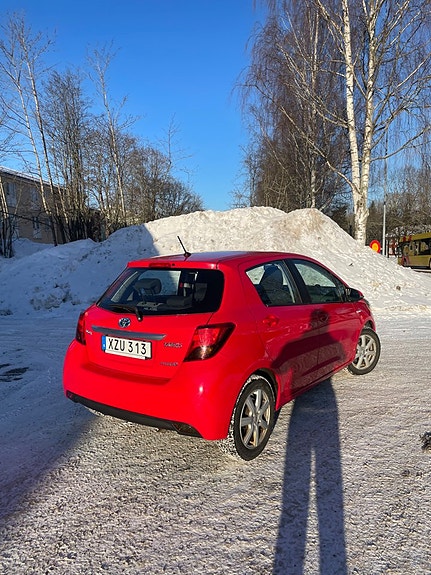 Toyota Yaris 12 of 17
