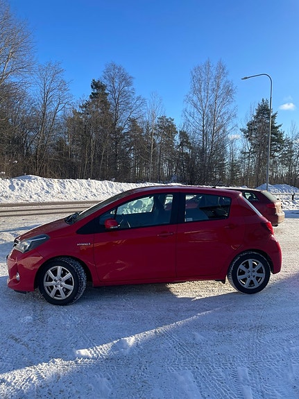 Toyota Yaris 9 of 17