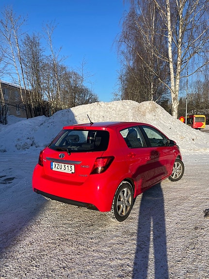 Toyota Yaris 11 of 17