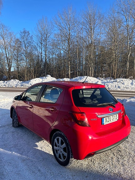 Toyota Yaris 10 of 17