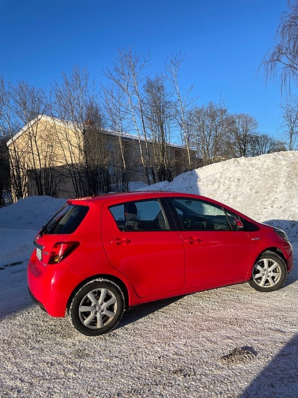 Toyota Yaris 8 of 17