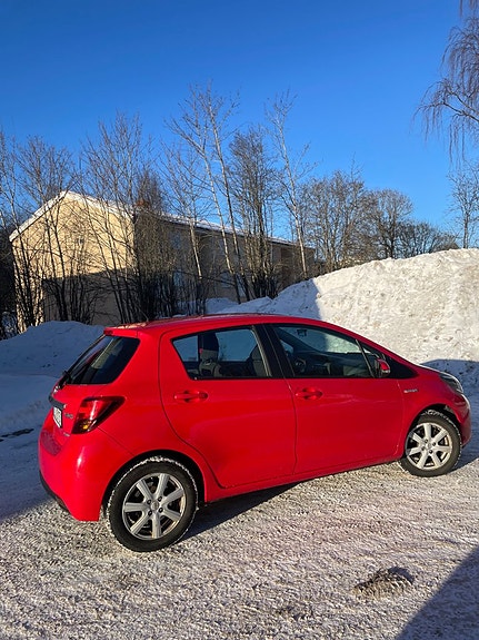 Toyota Yaris 2 of 5