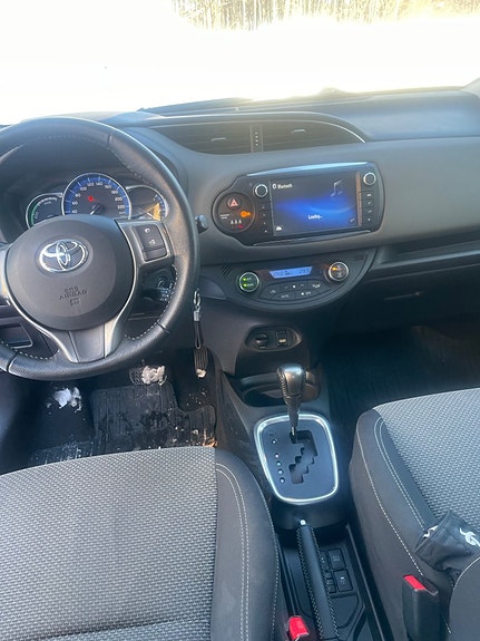 Toyota Yaris 6 of 17