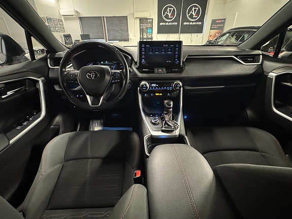 Toyota RAV4 10 of 27
