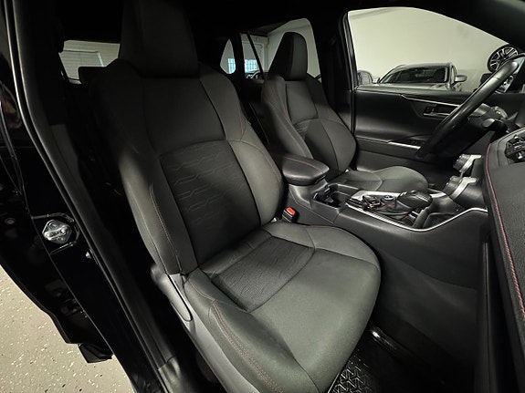 Toyota RAV4 24 of 27