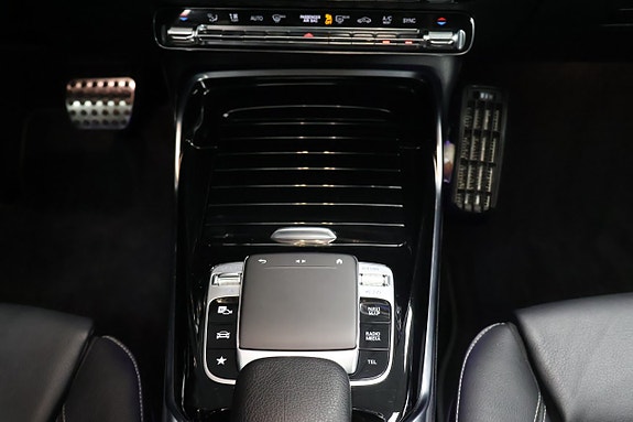 Mercedes-Benz CLA35 25 of 29