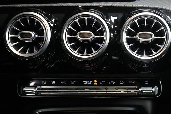 Mercedes-Benz CLA35 24 of 29