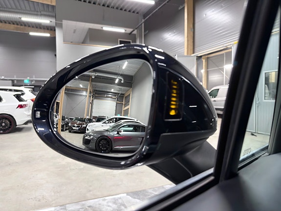Porsche Macan Turbo 21 of 27