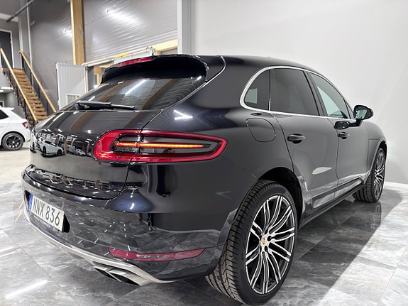 Porsche Macan Turbo 8 of 27
