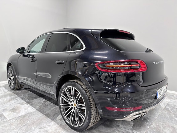 Porsche Macan Turbo 6 of 27
