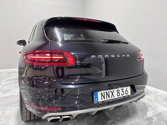Porsche Macan Turbo 7 of 27