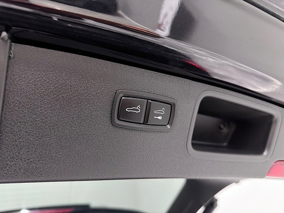 Porsche Macan Turbo 27 of 27