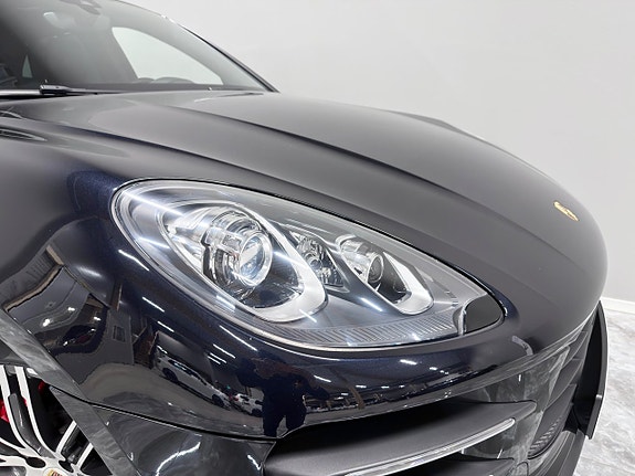 Porsche Macan Turbo 10 of 27
