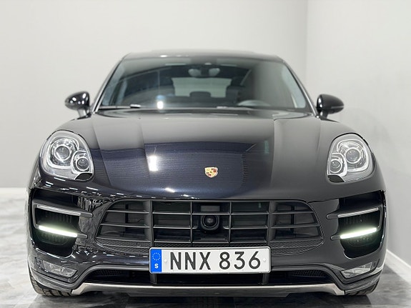 Porsche Macan Turbo 3 of 5