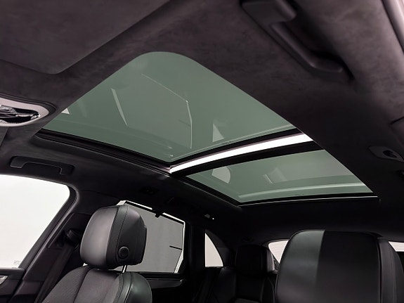 Porsche Macan Turbo 19 of 27