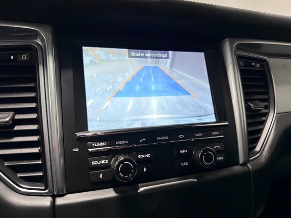 Porsche Macan Turbo 17 of 27
