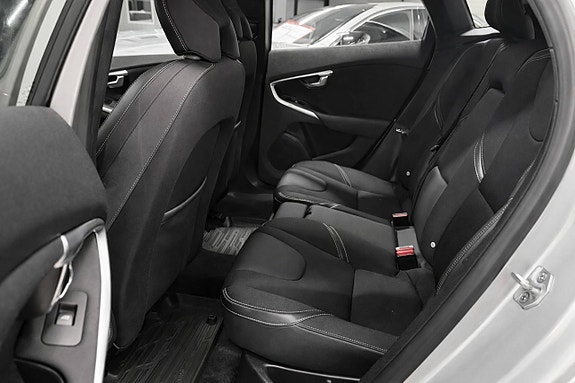 Volvo V40 10 of 12