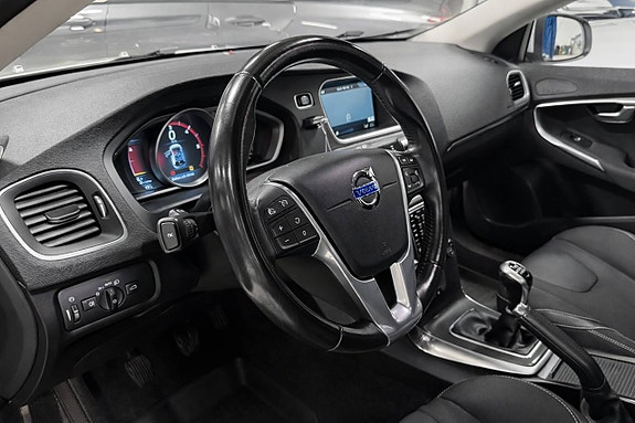 Volvo V40 11 of 12