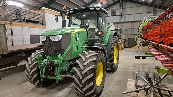 John Deere 6210R