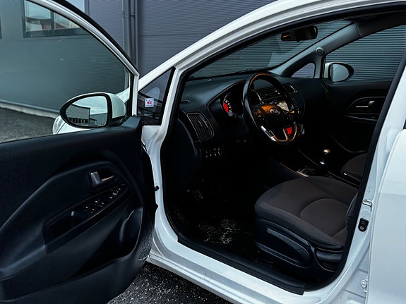 Kia Rio 12 of 25