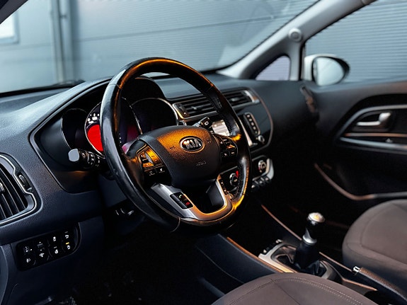 Kia Rio 11 of 25