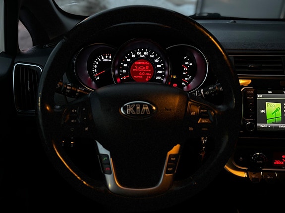 Kia Rio 25 of 25