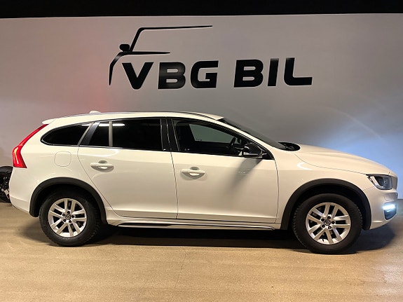 Volvo V60 Cross Country 7 of 14