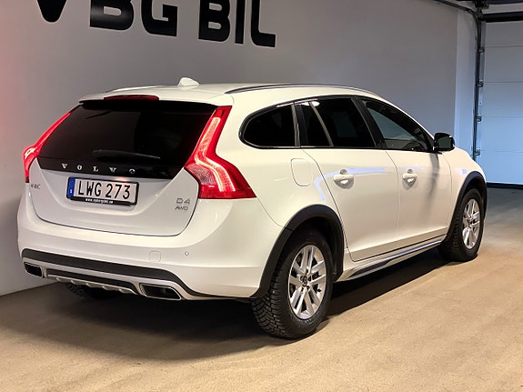 Volvo V60 Cross Country 6 of 14