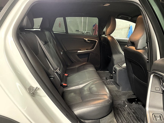 Volvo V60 Cross Country 12 of 14
