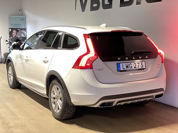 Volvo V60 Cross Country 5 of 5