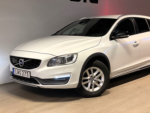 Volvo V60 Cross Country 3 of 5