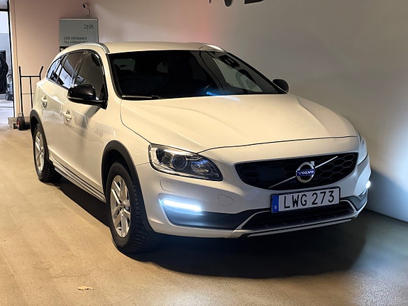 Volvo V60 Cross Country 8 of 14
