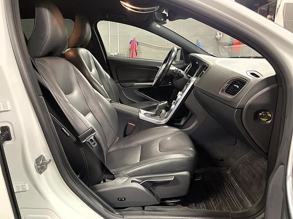 Volvo V60 Cross Country 13 of 14
