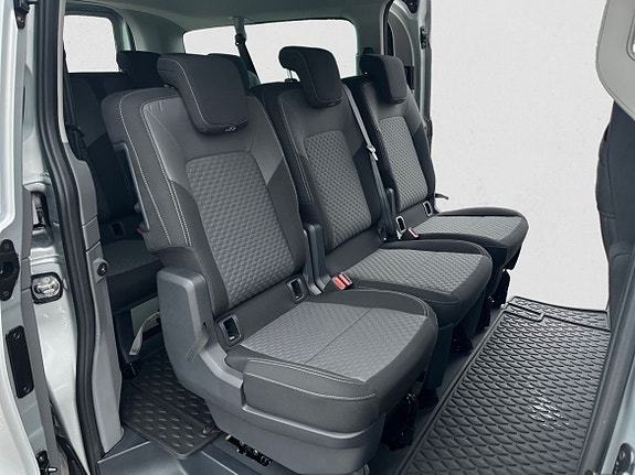 Volkswagen Caravelle 15 of 22