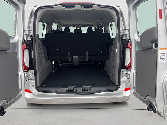 Volkswagen Caravelle 16 of 22