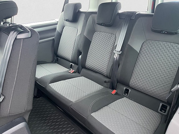 Volkswagen Caravelle 13 of 22