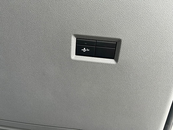 Volkswagen Caravelle 20 of 22