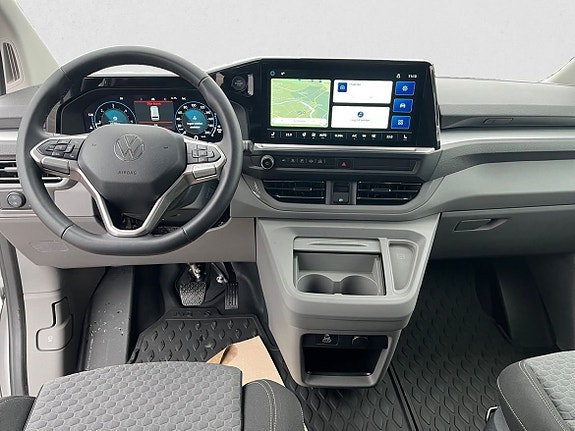 Volkswagen Caravelle 9 of 22