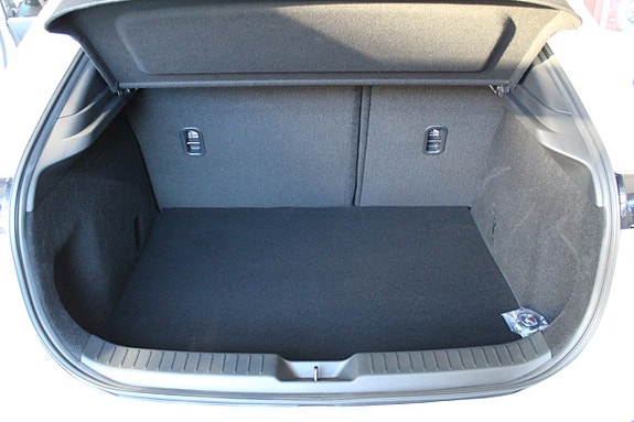 Mazda CX-30 7 of 8