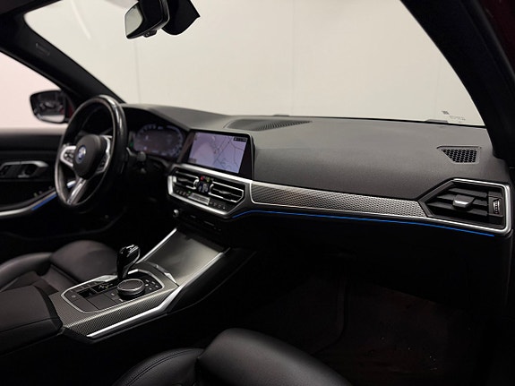 BMW 330e 25 of 27
