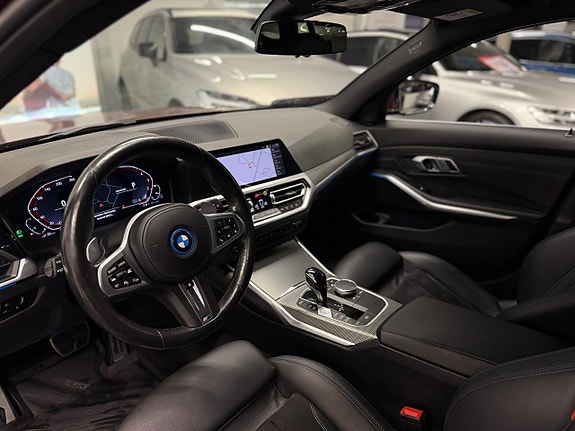 BMW 330e 12 of 27