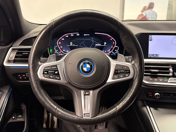 BMW 330e 17 of 27