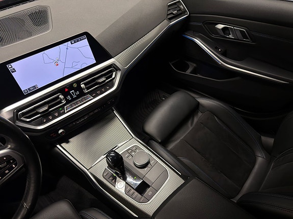 BMW 330e 19 of 27