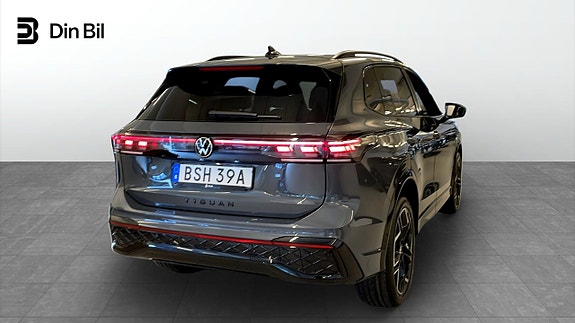 Volkswagen Tiguan 3 of 5